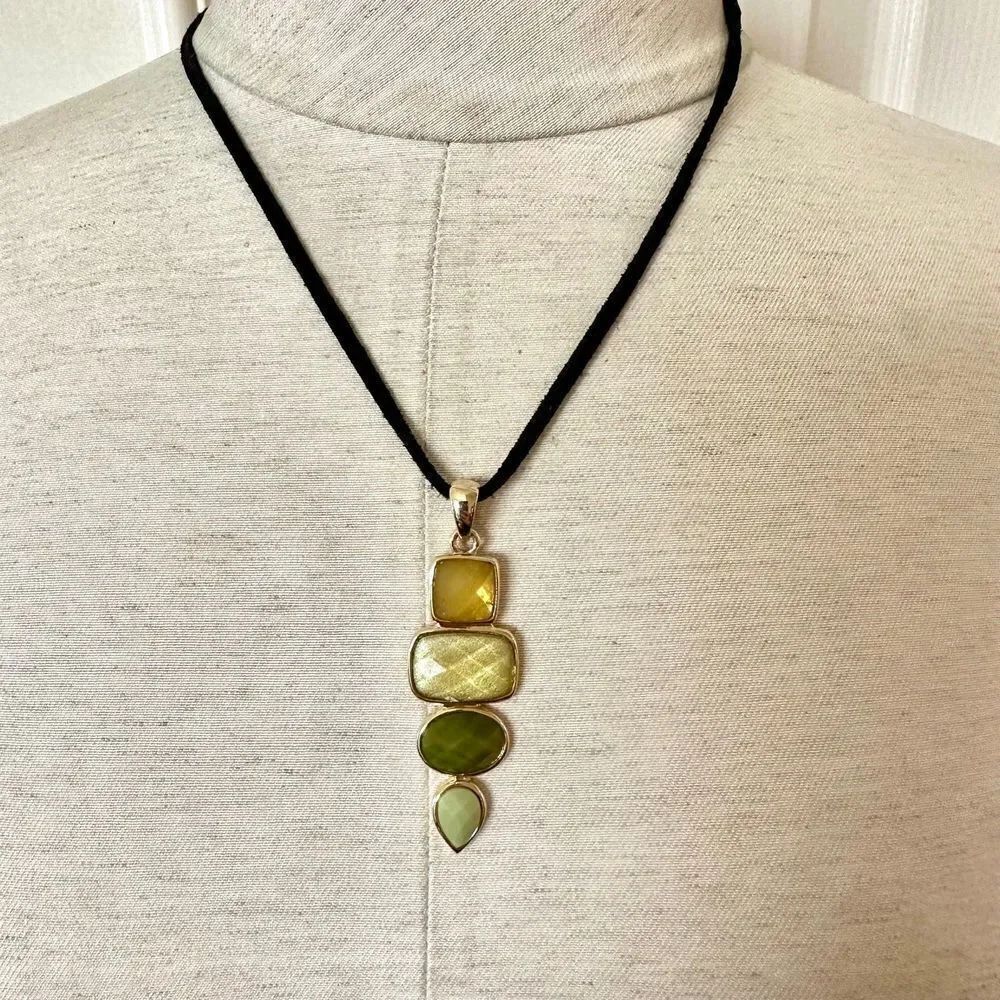 Lia Sophia long green pendant necklace